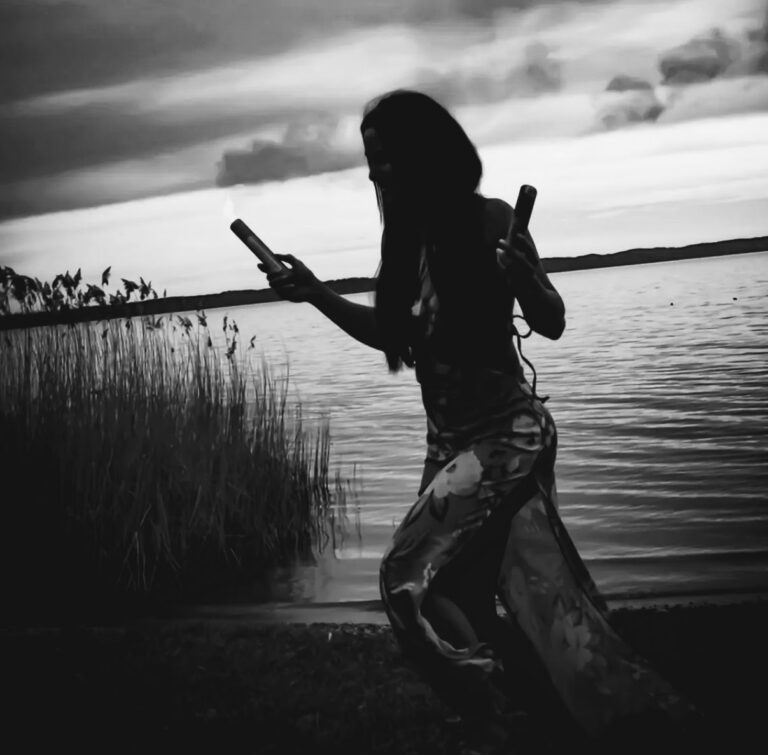 Stilles Gedenken an Ramona F. und ihre Kinder A. und V. : Ein Licht in der Dunkelheit